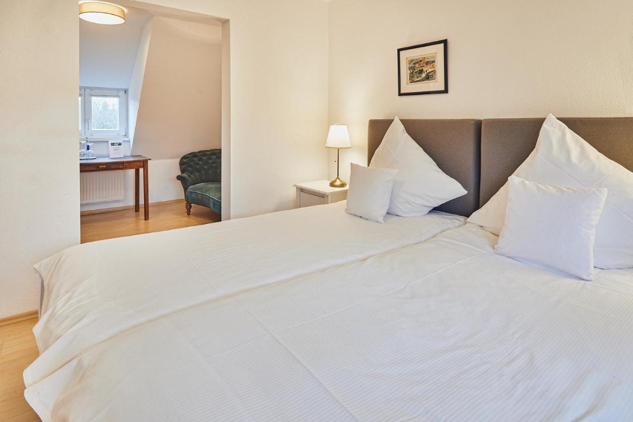 Gutshotel Baron Knyphausen Эльтвилле Экстерьер фото