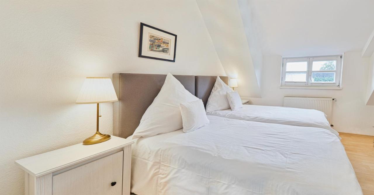 Gutshotel Baron Knyphausen Эльтвилле Экстерьер фото