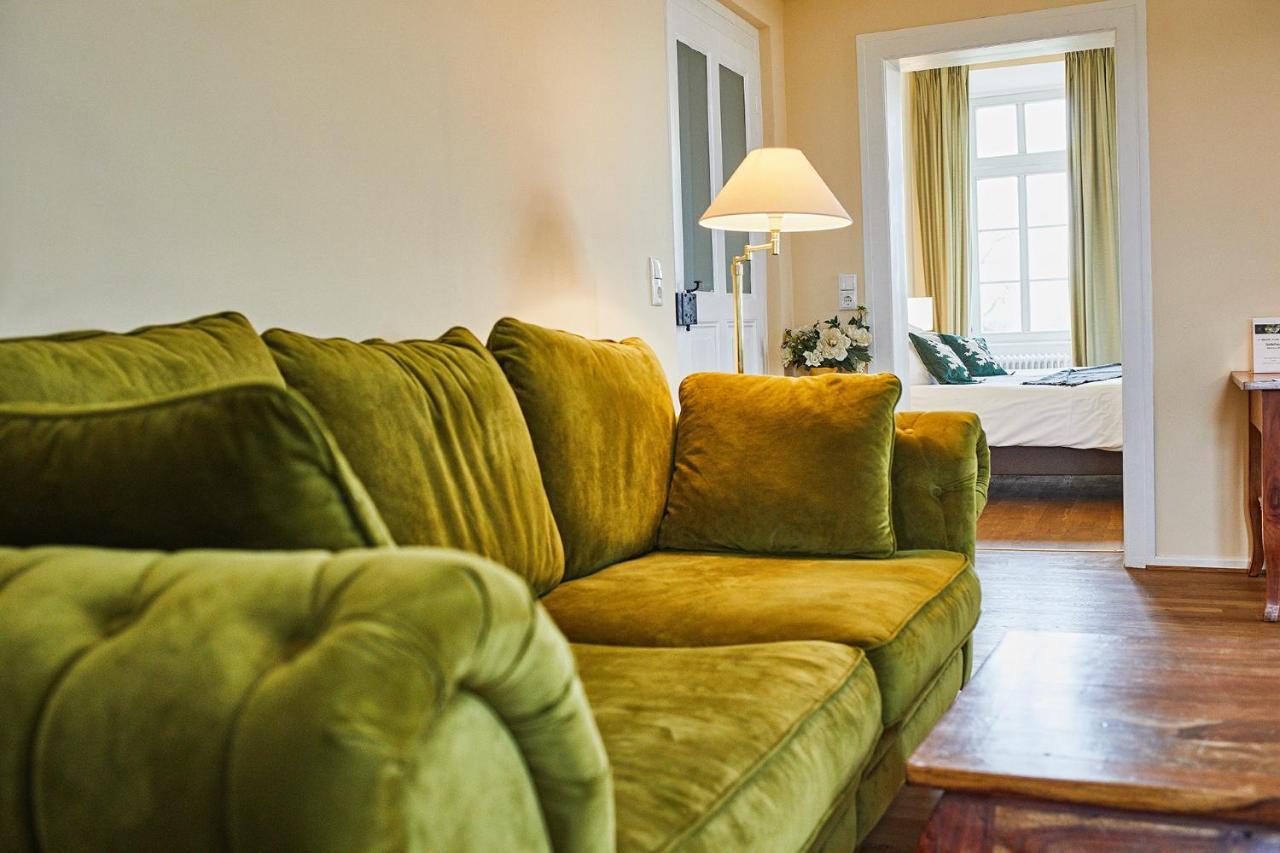 Gutshotel Baron Knyphausen Эльтвилле Экстерьер фото