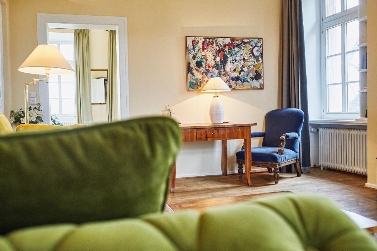 Gutshotel Baron Knyphausen Эльтвилле Экстерьер фото