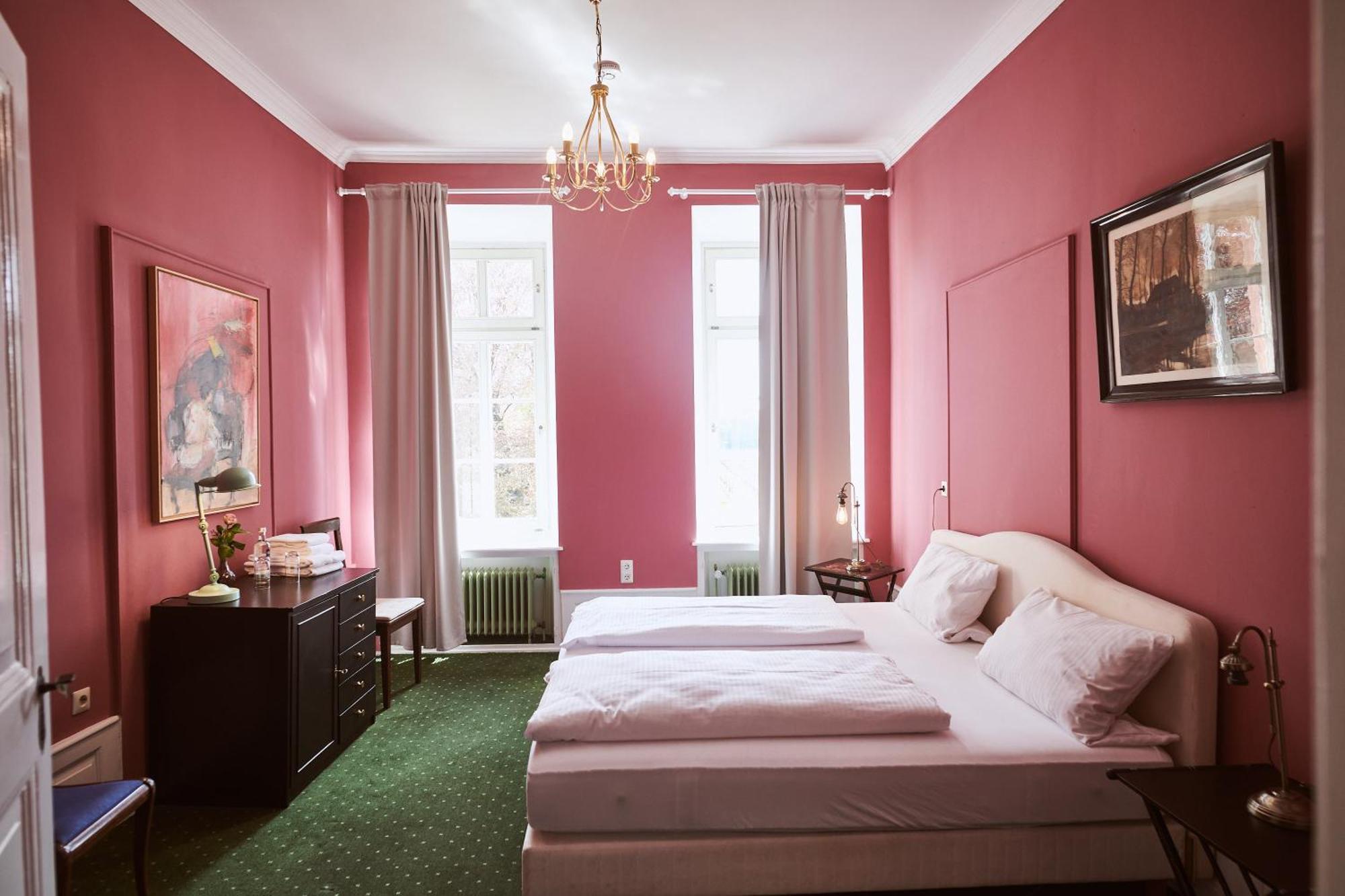 Gutshotel Baron Knyphausen Эльтвилле Экстерьер фото
