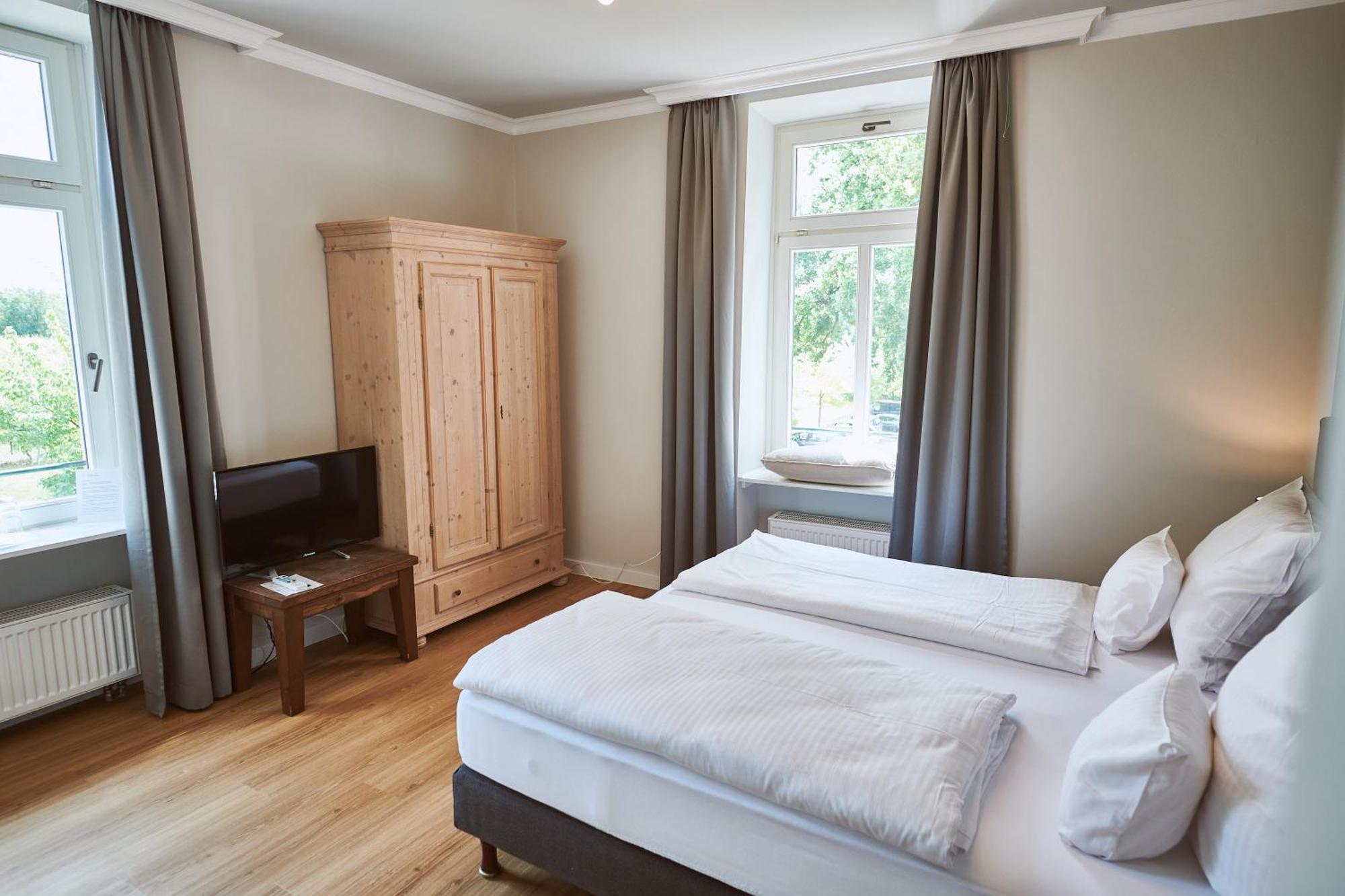 Gutshotel Baron Knyphausen Эльтвилле Экстерьер фото